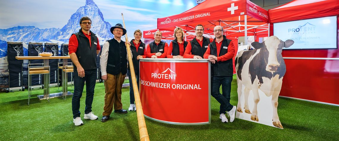 A Pro-Tent team is available at the trade fair stand to advise customers on folding tents.