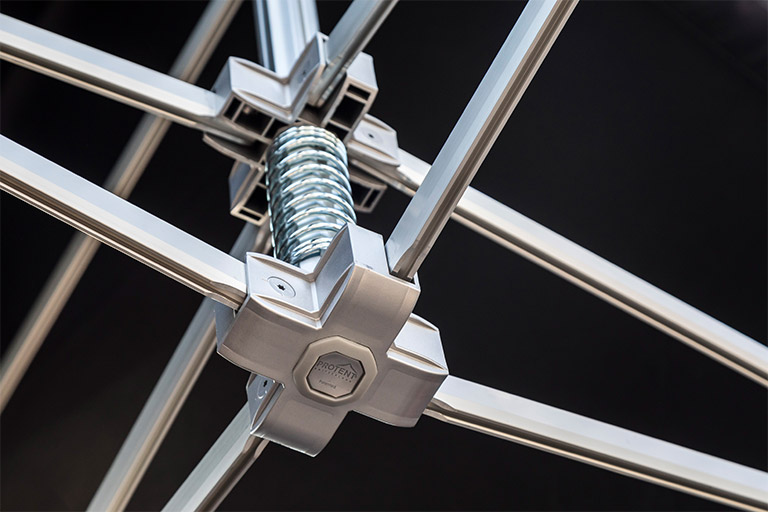 ALT text	The telescopic spring safeguards a perfectly tensioned roof and absorbs the impact of gusts. 