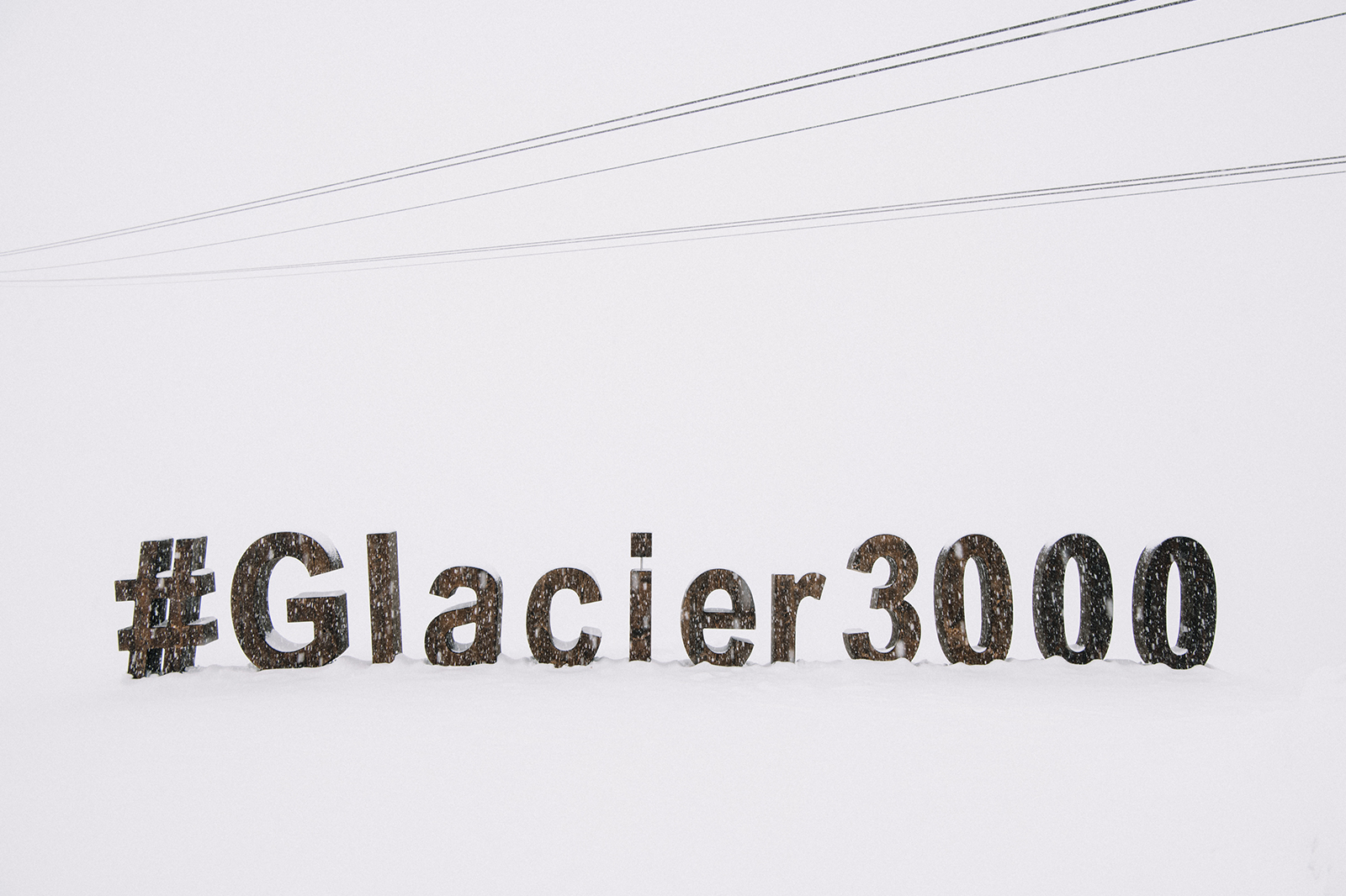 A writing in the snow: #Glacier3000