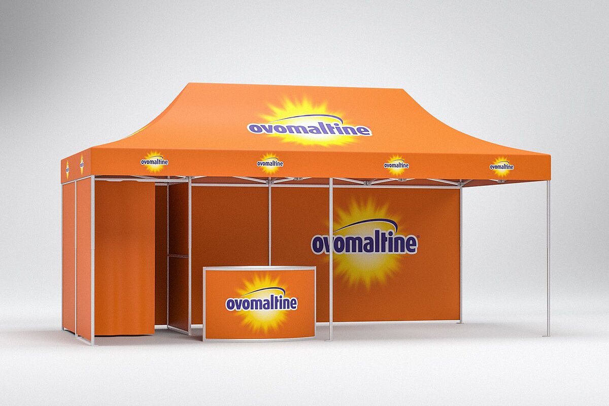 Ein Werbezelt der Firma ovomaltine.