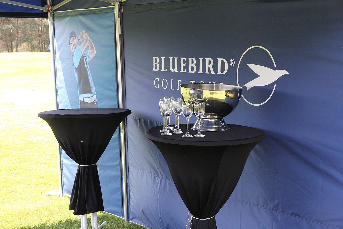 The comfortable interior is a place for golfers to meet. The back wall of a Pro-Tent 5000 designed with logo and golfer print.