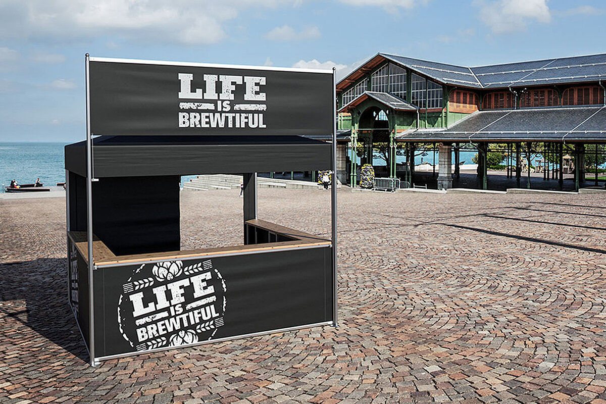 Ein Street Food Zelt mit Blendenvorbau und Bar-Theke.