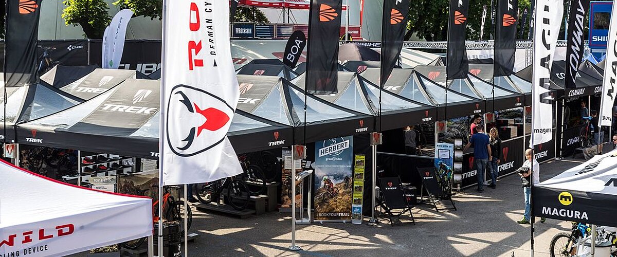 Individualisierte Faltzelte für das Unternehmen Trek