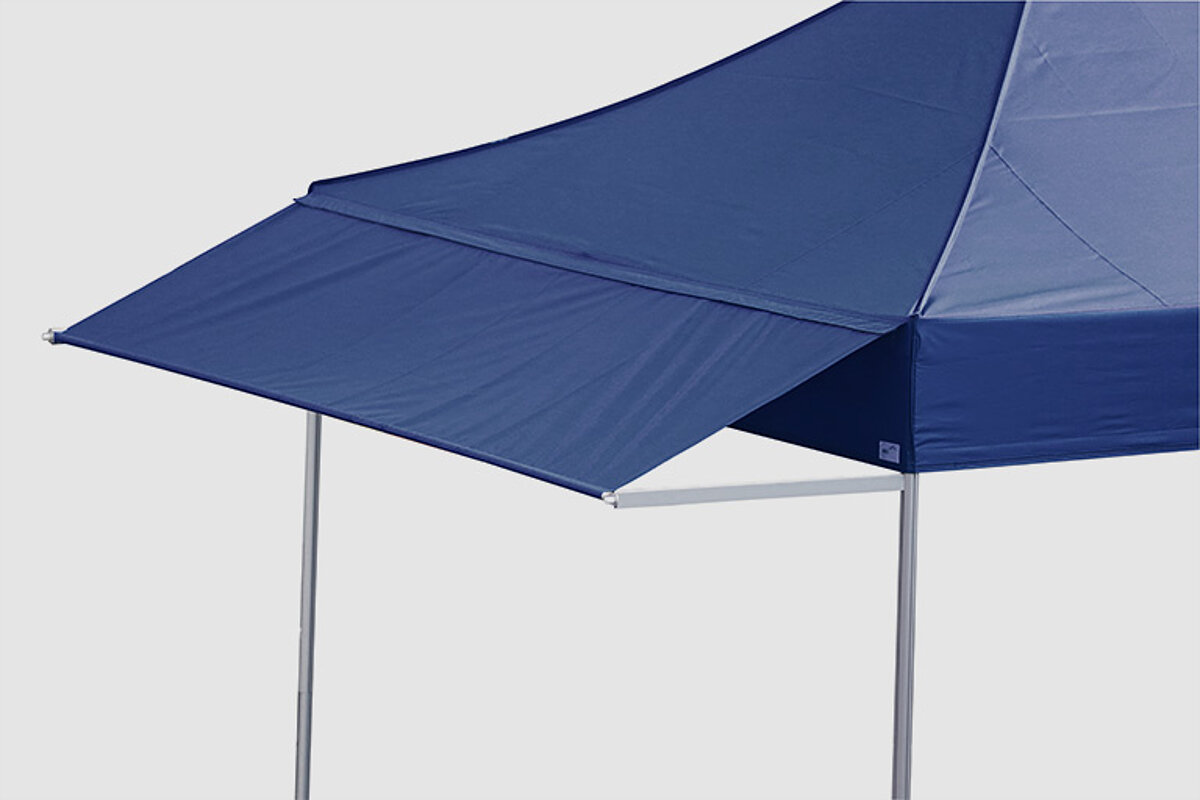Ein Vordach befestigt an einem Pro-Tent Faltzelt.