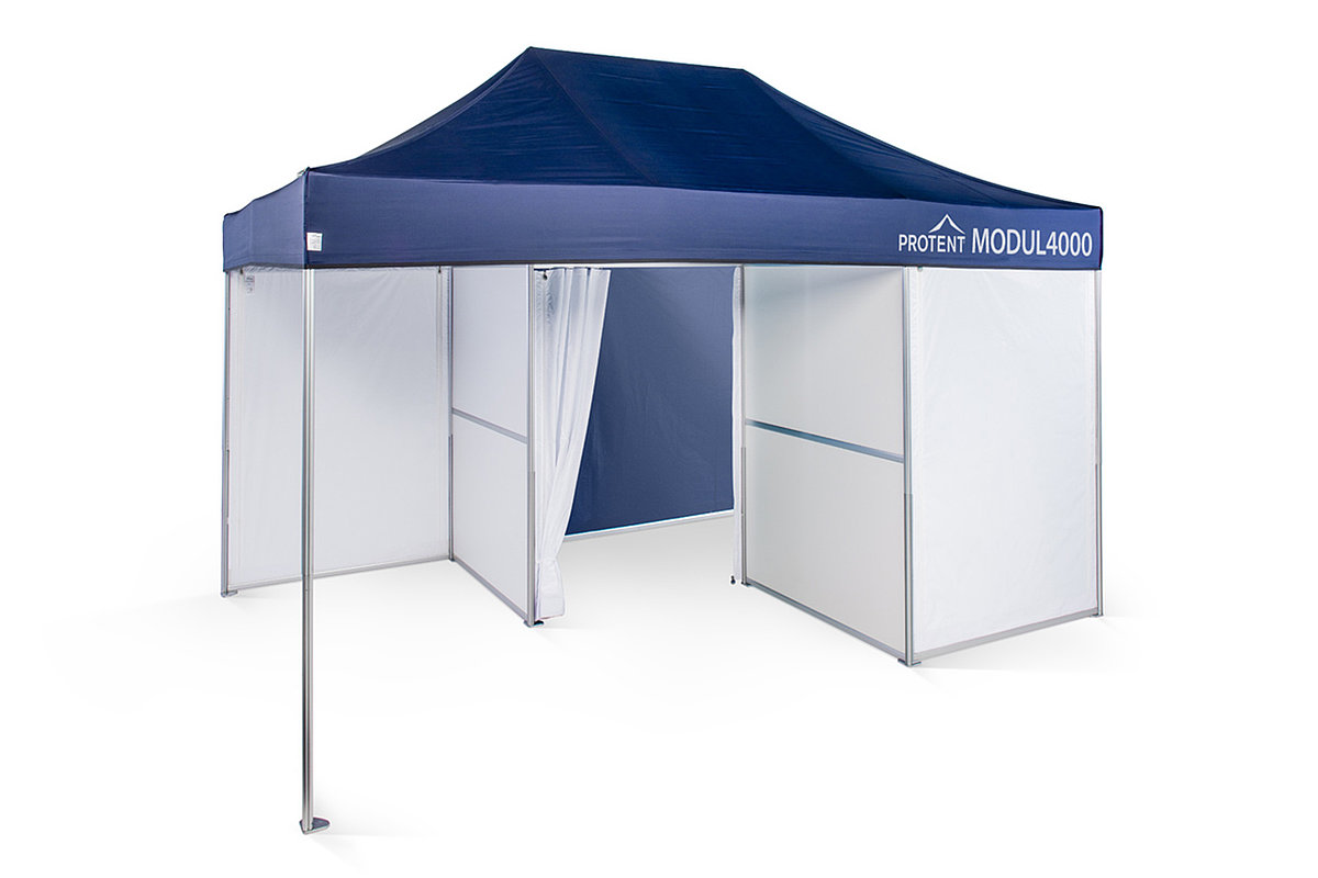 Ein Pro-Tent Rennzelt mit abgetrennter Umkleidekabine. 