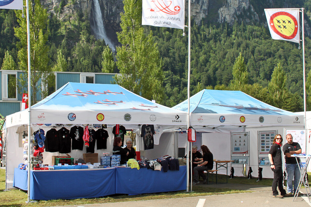 An exhibition tent from Pro-Tent is used as a stand for merchandise.