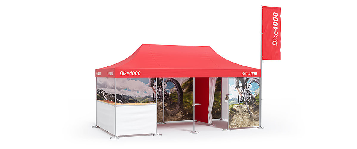 Une tente pliante Pro-Tent avec plusieurs accessoires.