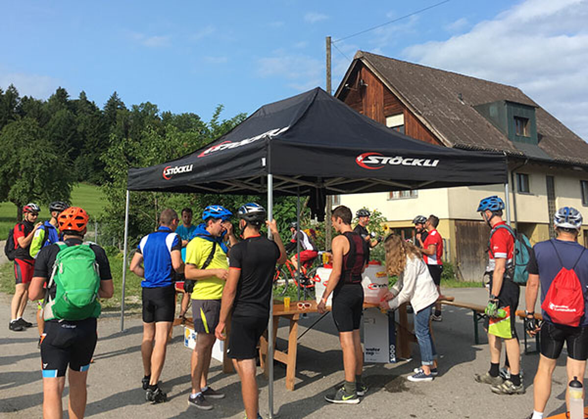 Schnelle Reaktion auf einen Wetterumschwung mit Pro-Tent-Faltzelten