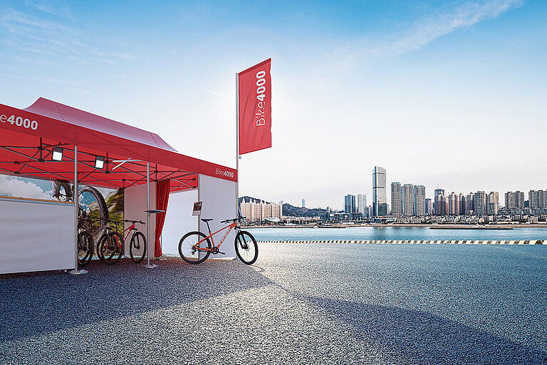 Ein Pro-Tent Faltzelt, das mit diversem Zubehör erweitert wurde.