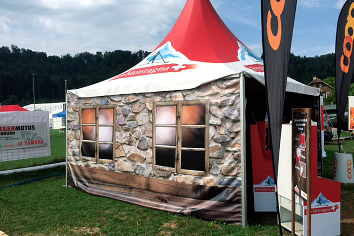 Une tente pliante à l'aspect d'une cabane en pierre